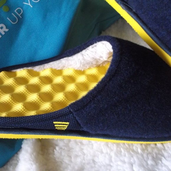 NEW PR Soles Active Recovery Slippers - Size 7 - Picture 3 of 10